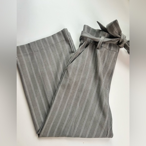 ZARA Wide-Leg, High-Waisted Trousers - Picture 9 of 9